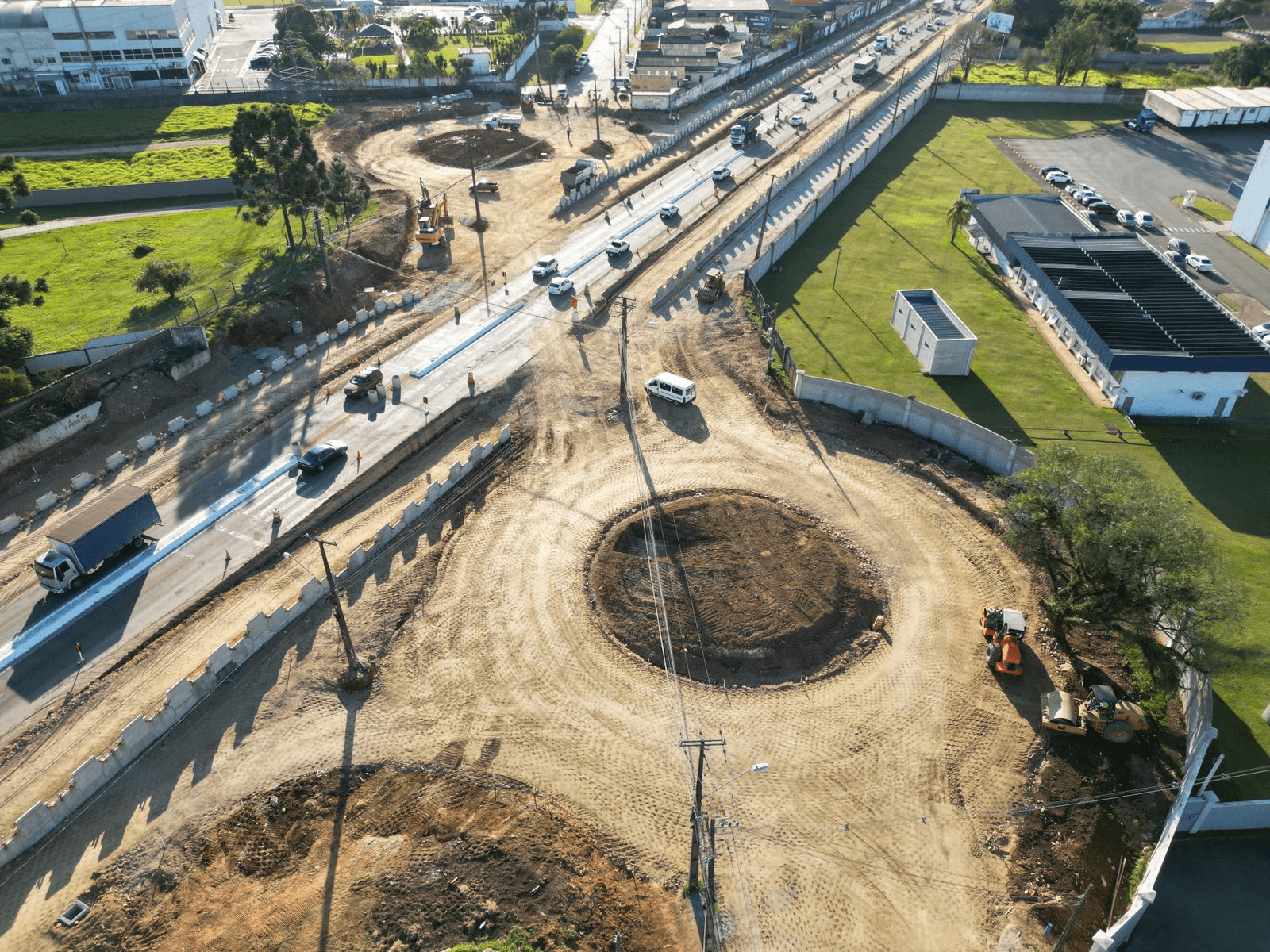 Obras de rotatórias e vias marginais avançam em São José dos Pinhais