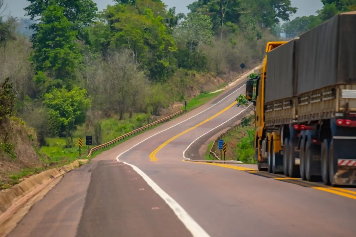 BR 163 e BR 230 passam por manutenção em vários trechos nesta semana