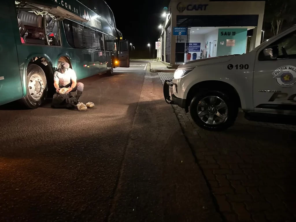 Polícia prende passageiras de ônibus na SP 270 drogas Estradas