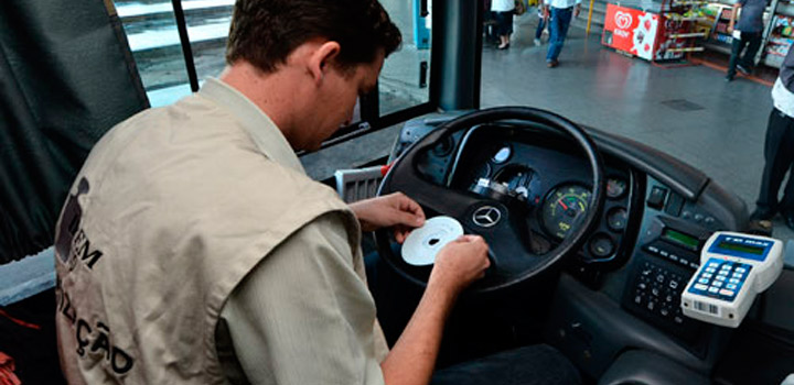Estradas | Saiba como verificar se um ônibus ou caminhão está com o tacógrafo regular