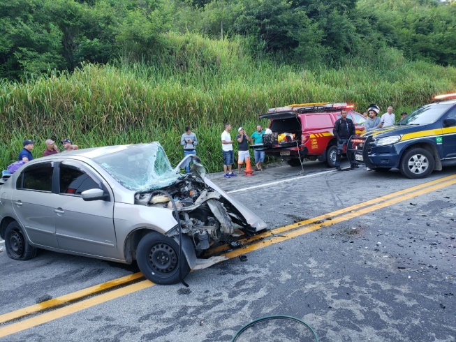 Estradas - Acidentes deixam uma pessoa morta e dez feridas na BR-381 na ...