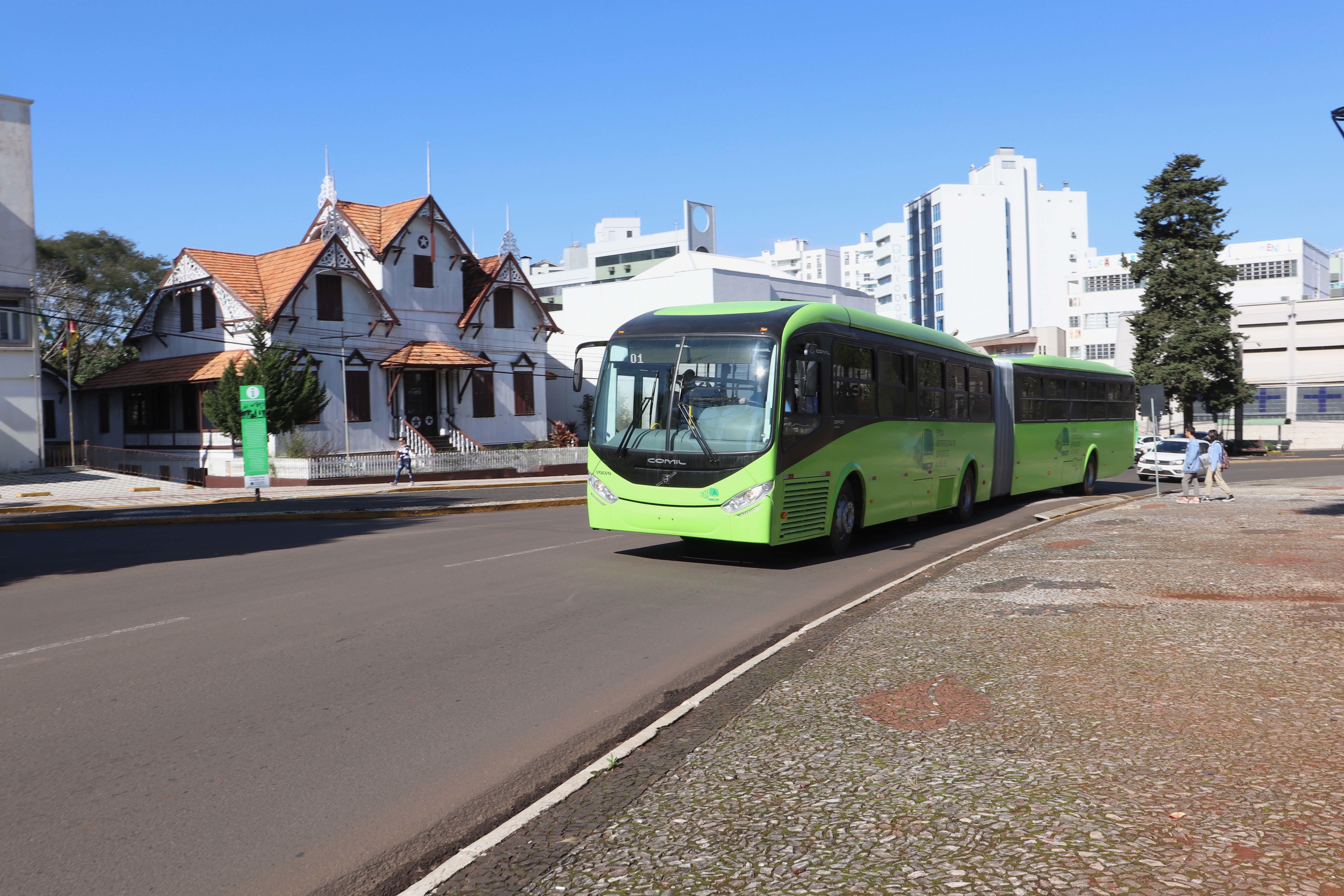 Maior articulado Volvo chega ao Brasil