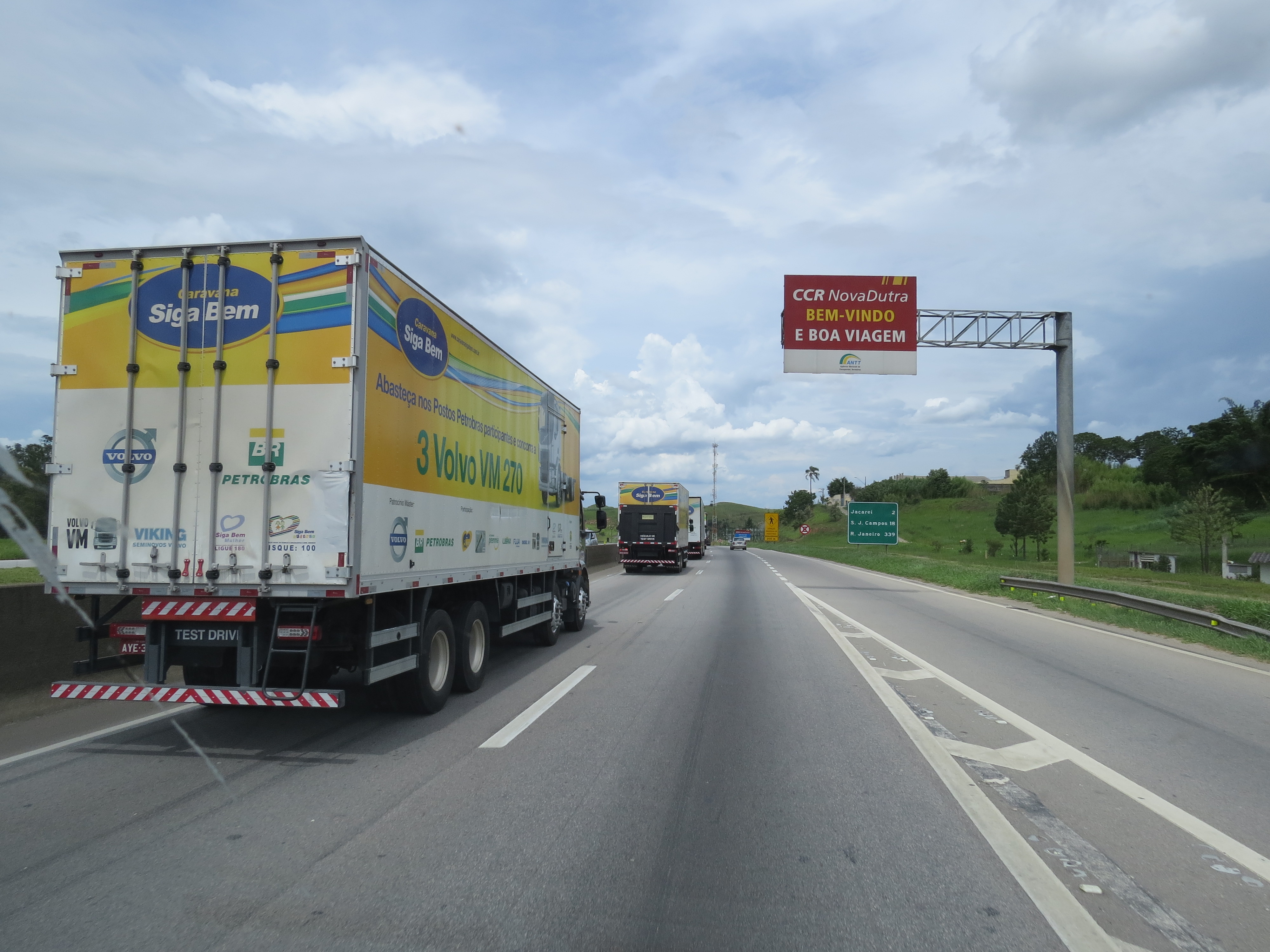 Rodovia_Via_Dutra_BR_116_Der_Cassia_4jan15_IMG_9401