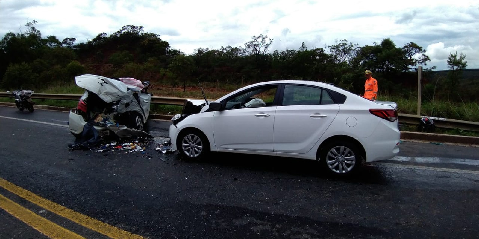 Acidente envolvendo ônibus e carreta deixa seis feridos na BR-251 em Minas