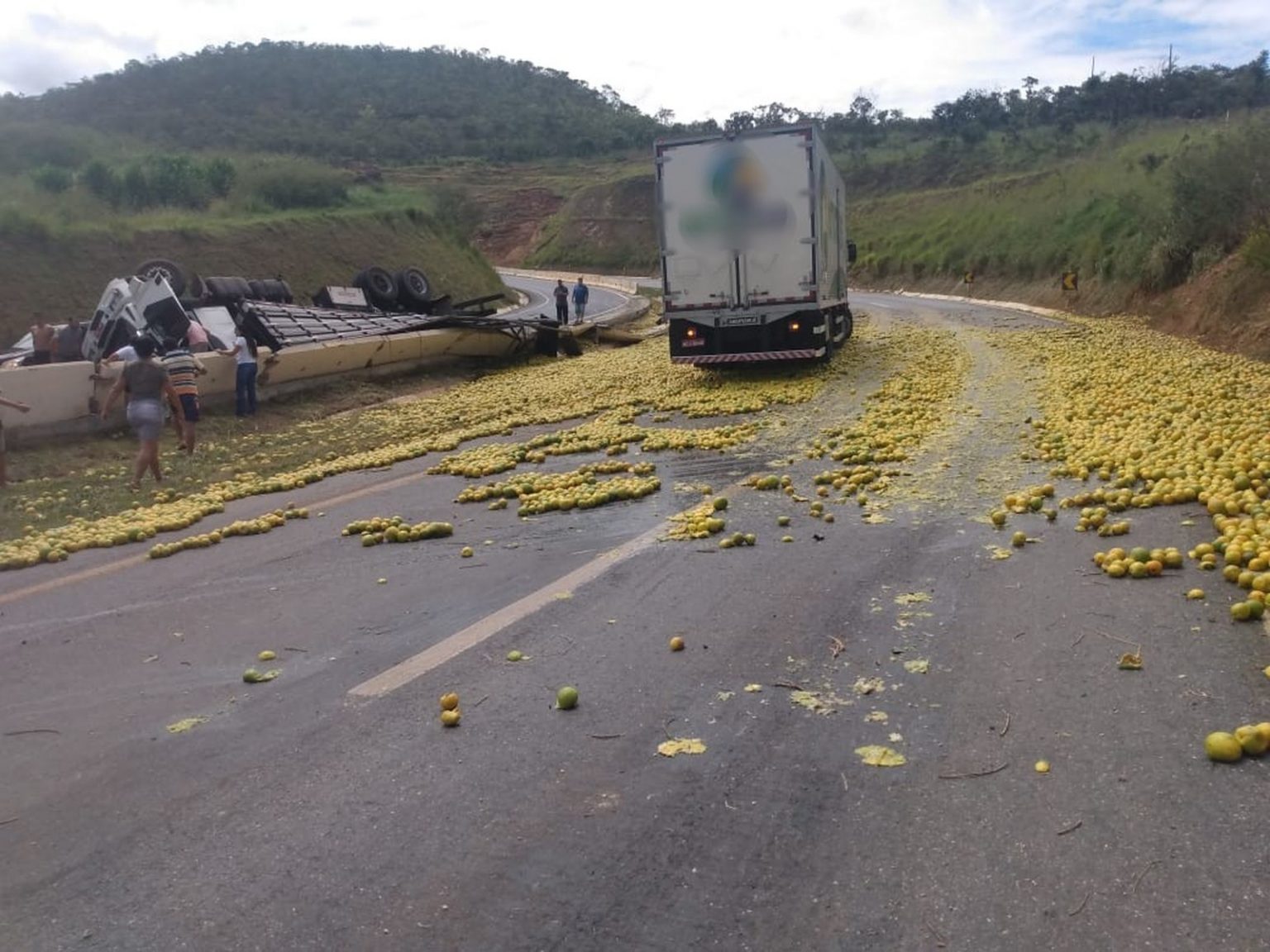 Caminhoneiro Morre Após Tombamento Na BR-146, Em Serra Do Salitre (MG ...