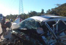 Batida entre caminhão e dois carros deixa um morto em Peruíbe (SP)