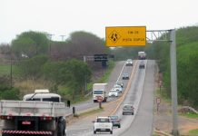Serviço de lançamento de vigas altera tráfego na SP-308