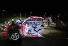 Acidente na BR-101 entre carro e caminhões mata três pessoas em SC