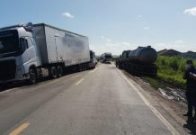 Acidente entre micro-ônibus e carreta deixa feridos na BR-101 em Sergipe