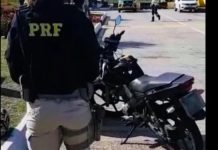 Moto com mais de 90 infrações e R$ 73 mil em multas é apreendida na BR-476