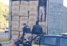PRF flagra, na BR-116, R$ 2 mi em cigarros contrabandeados em caixas de bolacha
