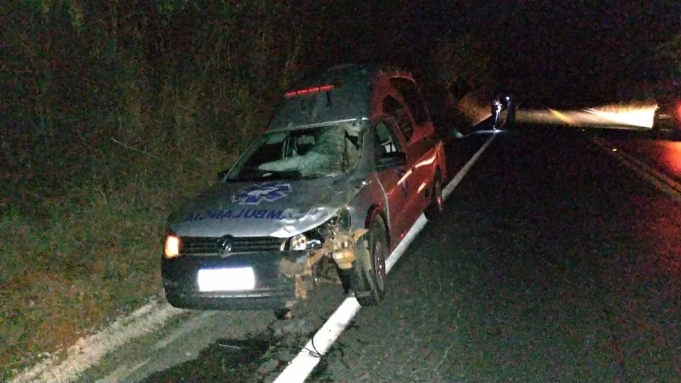 Carros Funerários Com Vítimas Da Tragédia Na BR-365 Se Envolvem Em ...