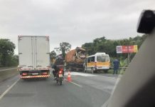 Motorista de van morre na BR-101 em Joinville (SC)