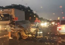 Colisão na SP-294, em Marília, deixa pessoa presa às ferragens
