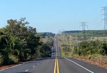 Acidente envolvendo caminhonete e picape mata duas pessoas na BR-262, no MS