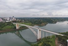 Ponte Internacional da Amizade é reaberta em Foz do Iguaçu (PR)