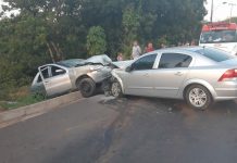 Homem causa acidente na BR-343 e usa cocaína na frente da PRF