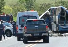 Rodovia onde ocorreu a tragédia não tem degrau na pista, diz DER