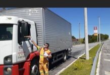 ViaLagos distribui kits de higiene para caminhoneiros na RJ-124
