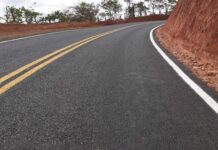 BR-367 recebe tratamento antipó em trecho não-pavimentado, em MG