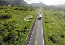 Trecho de 56 quilômetros da BR-122 são restaurados no Ceará