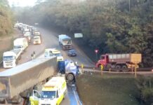 Colisão entre duas carretas na BR-040 mata uma pessoa, em Belo Vale (MG)