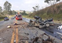 Acidente entre carro e ônibus mata um na BR-040 em Alfredo Vasconcelos (MG)