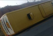 Tombamento de ônibus na BR-381 mata 1 e fere 8, em Nova Era (MG)
