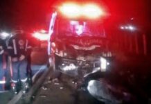 Ambulância e moto colidem na BR-459, em MG, e homem morre