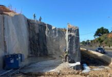 Desmonte de rocha interdita trecho da BR-101 em Cariacica (ES)