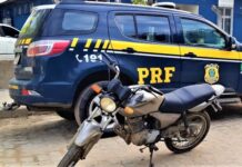 Motoqueiro é flagrado na BR-101, na Bahia, sem capacete e com moto adulterada