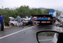 Acidente entre carro e veículo funerário deixa um morto na BA-052