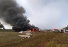 Caminhões batem de frente, pegam fogo na BR-153 em Salto Grande (SP)