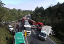 7 ficam feridos na BR-376 em engavetamento perto do acidente com ônibus do Umuarama