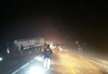 Caminhoneiro bêbado provoca colisão com ônibus; 1 morre e 16 ficam feridos na BR-471, no RS