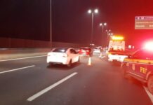 Caminhão atropela e mata motociclista na Freeway (BR-290), em Porto Alegre (RS)