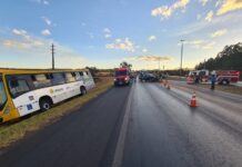 Acidente com ônibus e dois carros na BR-020 deixa duas passageiras feridas
