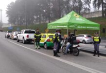 Concessionária orienta motociclistas na Via Anchieta (SP-150), nesta terça (17)