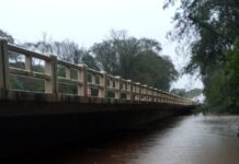 Ponte do Arroio Bossoroca, na BR-290, está interditada em São Sepé (RS)