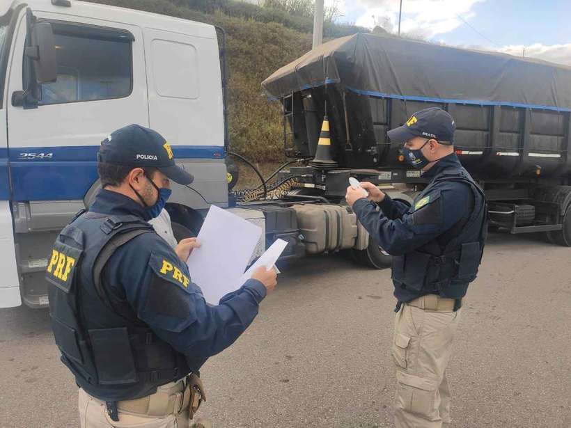 PRF mantém fiscalização atuante contra caminhões arqueados - Blog do  Caminhoneiro