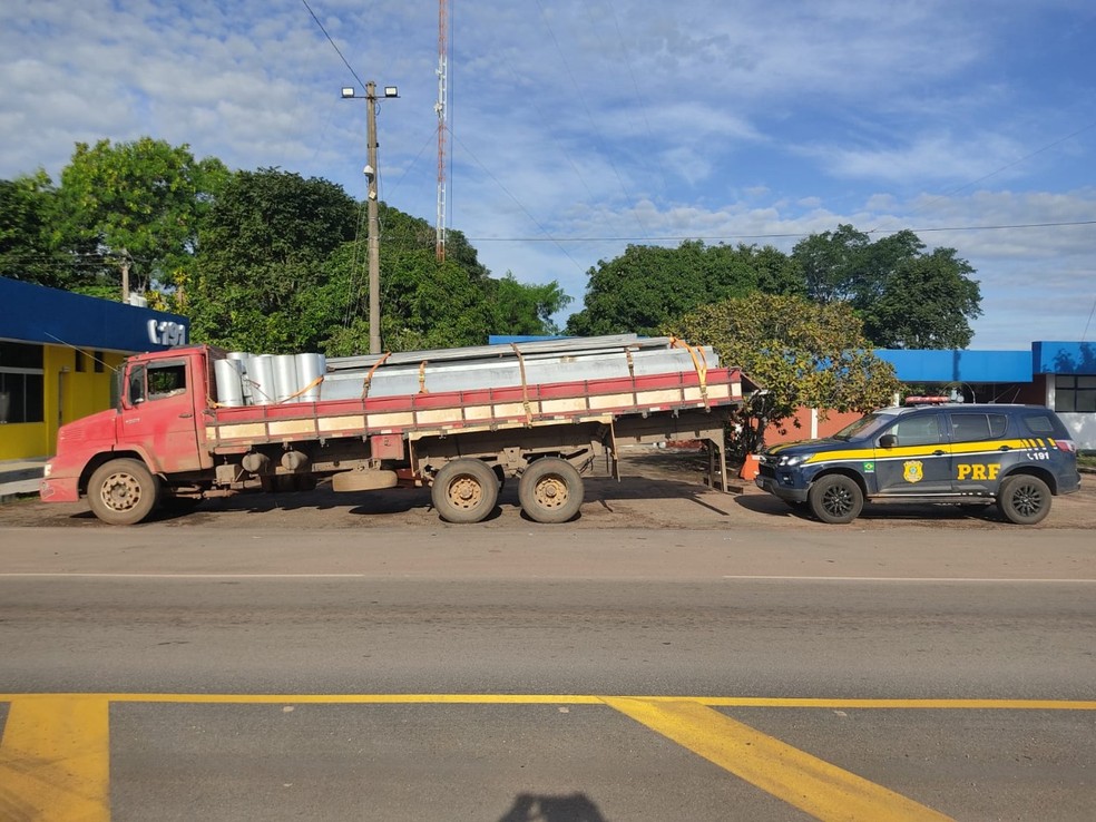 PRF mantém fiscalização ativa para evitar caminhões com suspensão