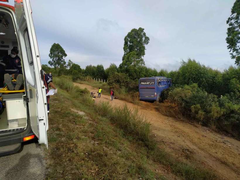 Caminhão tomba e motorista morre na BR-251