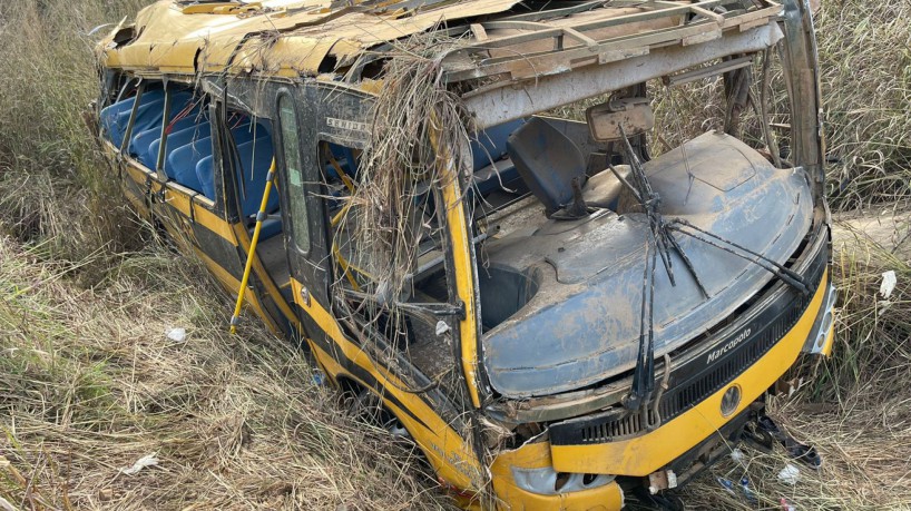 Queda de ônibus mata 3 e deixa 13 feridos na CE-060, em Caririaçu