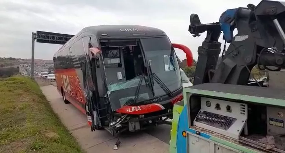 Colisão frontal entre ônibus e automóvel tira a vida de jovem de 24 anos na  ERS 211 em Erechim - Rádio Uirapuru