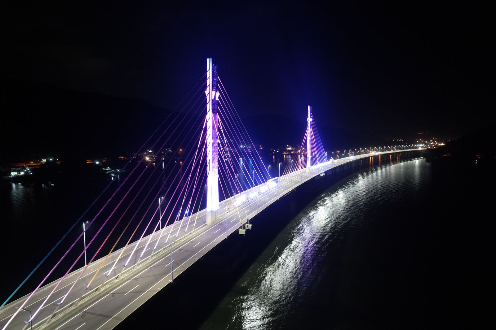 Iluminação na ponte Anita Garibaldi, em SC, reforça combate à violência contra a mulher