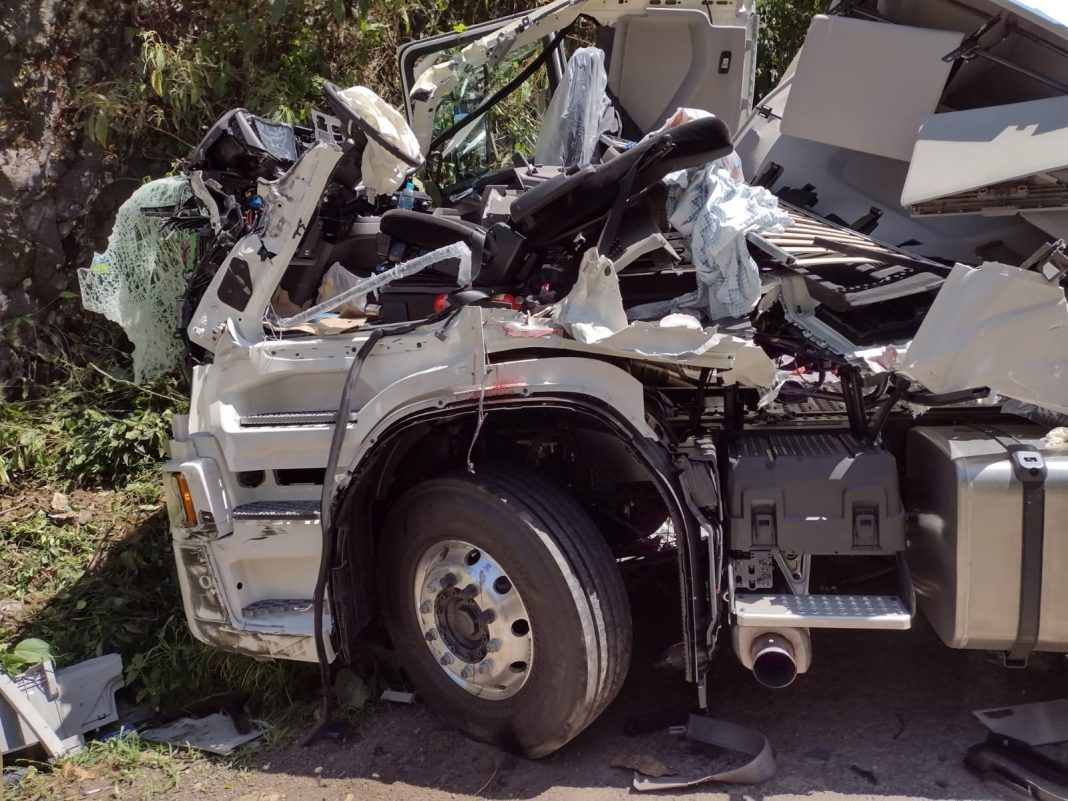 Nova Moda das estradas; Caminhão arqueado é perigoso máquinas de matar  nas estradas - Notícias