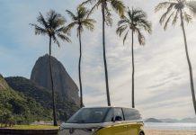 Kombi elétrica vira “modelo” em passeio por pontos turísticos do Rio