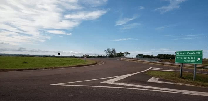 Rodovia_SP_270_Piquerobi_2