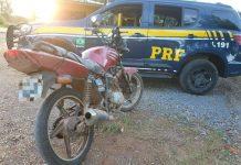 Moto ‘recheada’ com 585 multas e condutor sem CNH são flagrados na BR-080, no DF