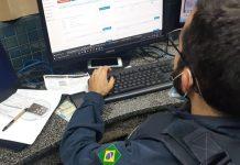 Equipes da PRF flagram motorista de carro e caminhoneiro com rebites, no AP e SE
